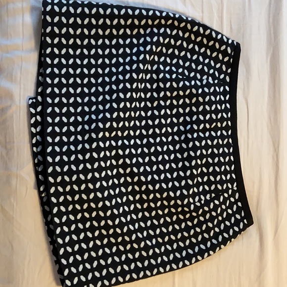 Olive des Olive black and white skirt - Picture 2 of 3